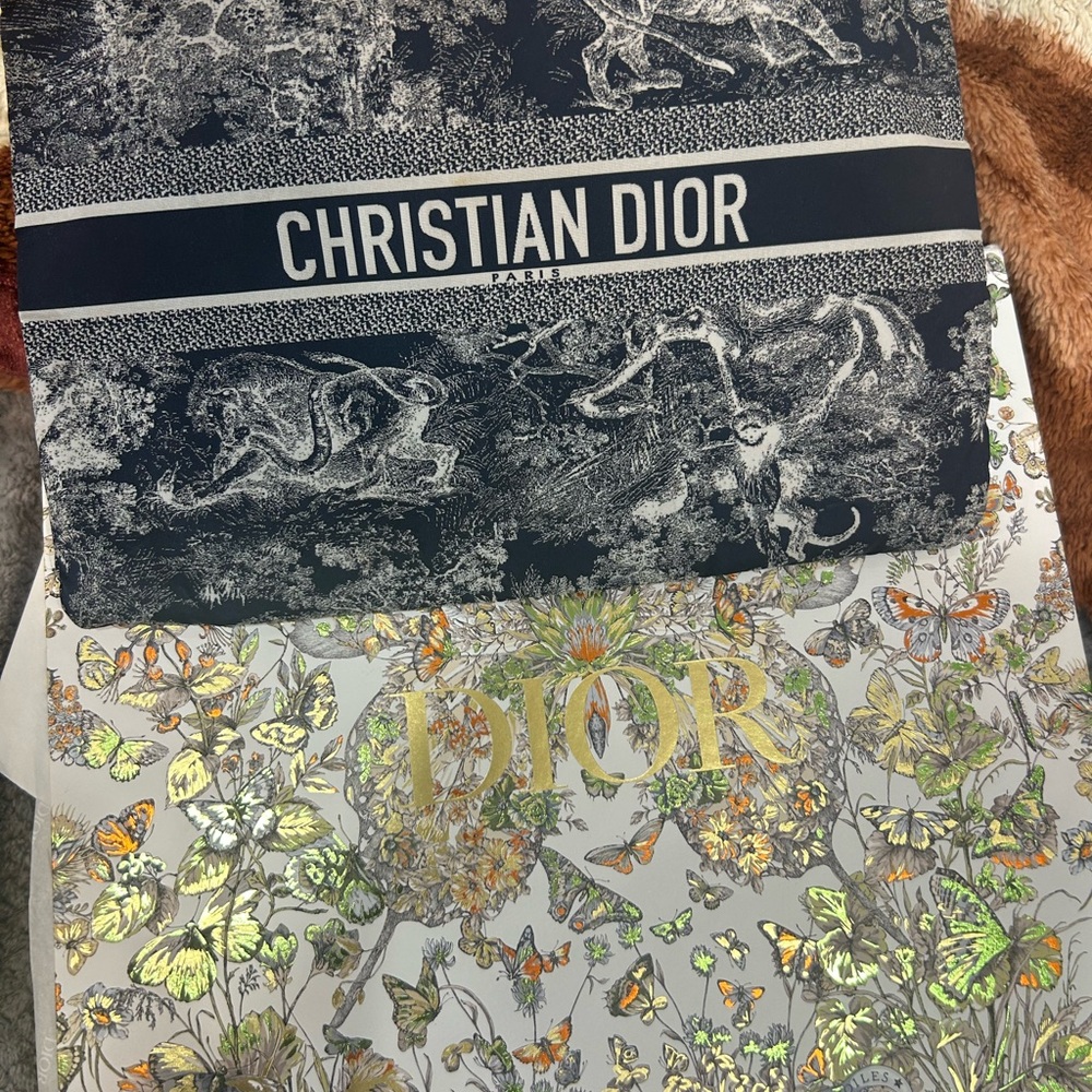 Christian dior travel pouch - Picture 2 of 8
